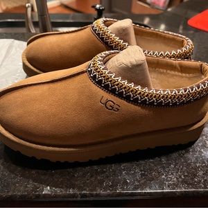 Ugg Tasman Womens slippers. Size 9. Camel color NEW